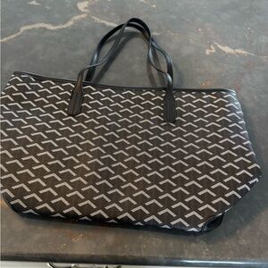 Sophisticated Black and White Geometric Tote